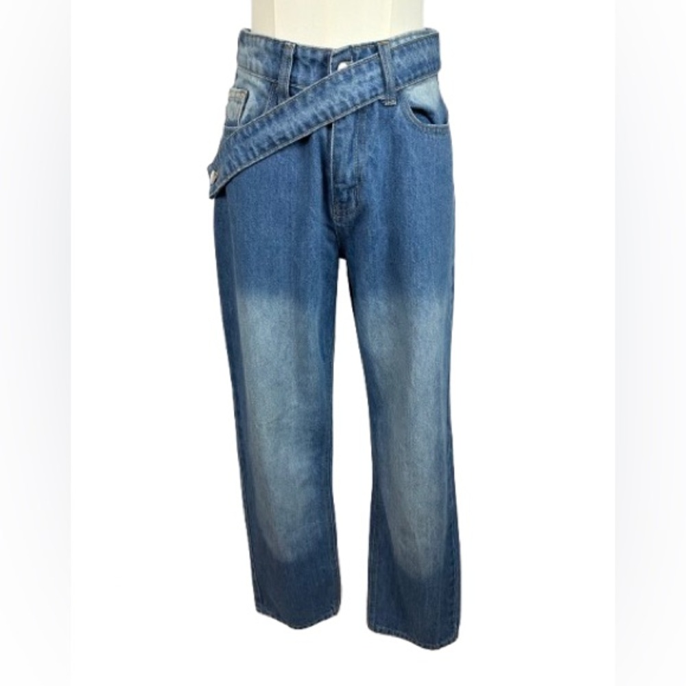 🌟 SALE 🌟 Boohoo Relaxed Fit Blue Jeans with Front Cross Strap Size 4